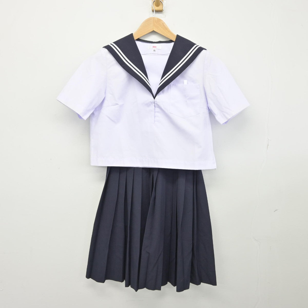 【中古】愛知県 鶴城中学校 女子制服 2点（セーラー服・スカート）sf038563