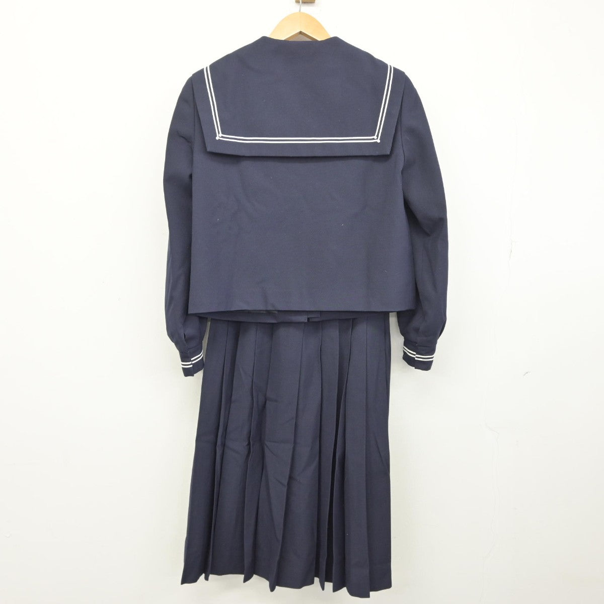 【中古】福井県 灯明寺中学校 女子制服 2点（セーラー服・スカート）sf038588