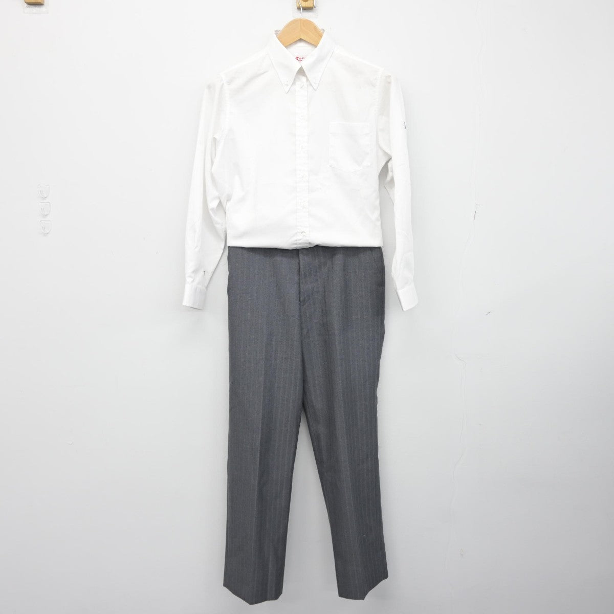 【中古】東京都 岩倉高等学校 女子制服 3点（シャツ・ズボン）sf038611