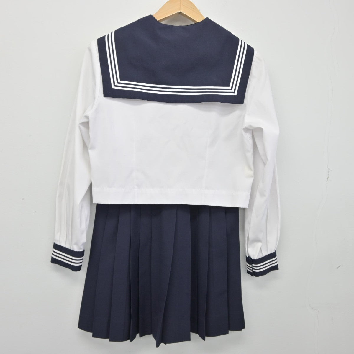 【中古】埼玉県 本庄高等学校 女子制服 2点（セーラー服・スカート）sf038639