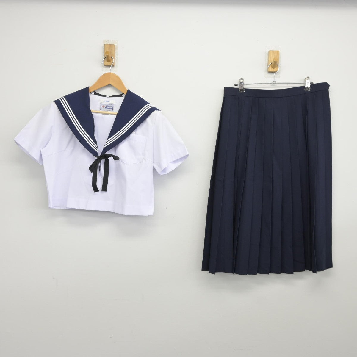 【中古】愛知県 古知野中学校 女子制服 4点（セーラー服・スカート）sf038694