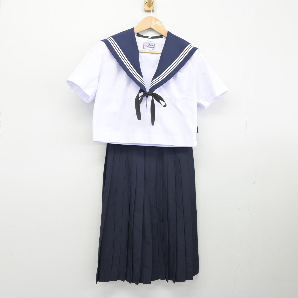 【中古】愛知県 古知野中学校 女子制服 3点（セーラー服・スカート）sf038695