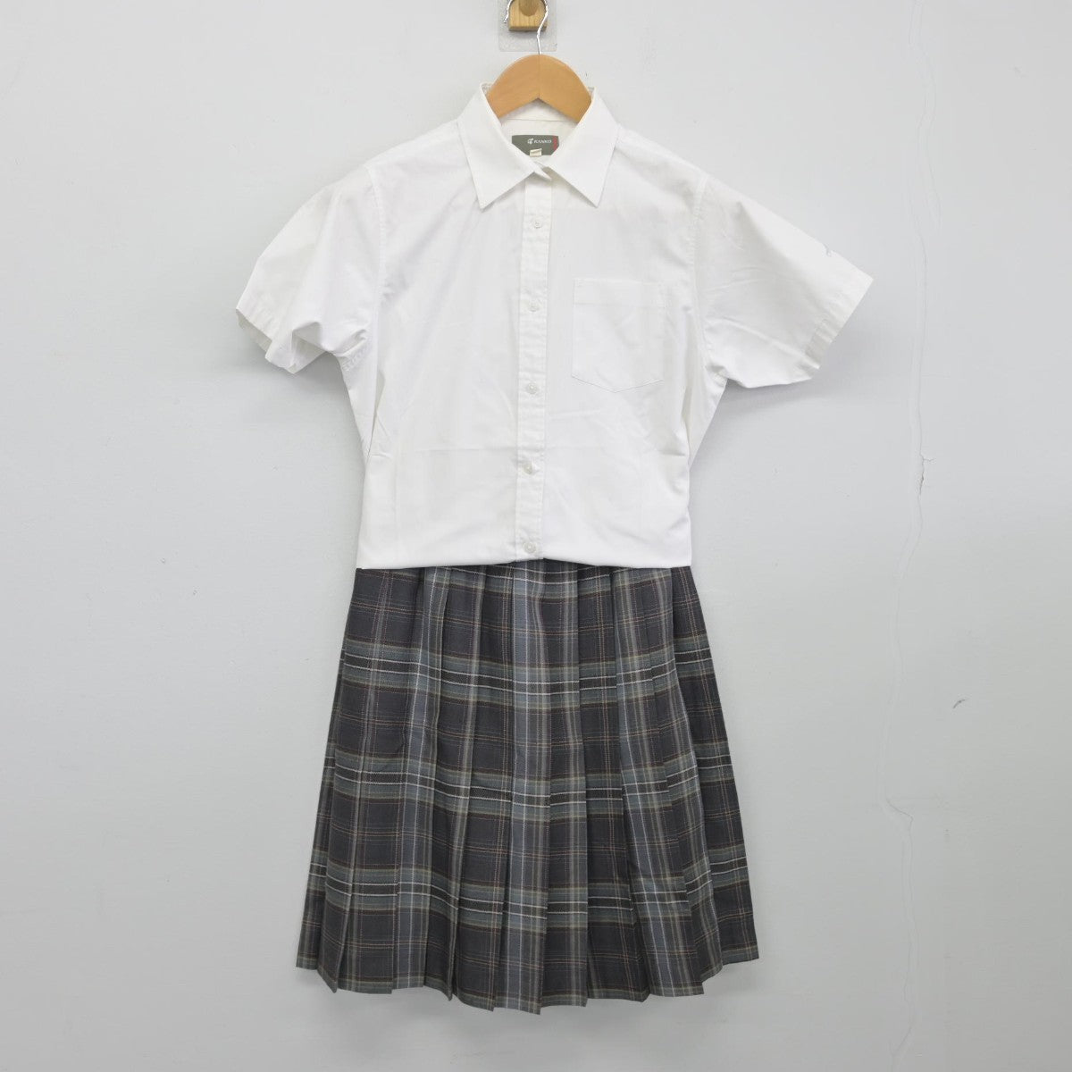 【中古】愛知県 飛鳥未来高等学校/名古屋キャンパス 女子制服 3点（シャツ・スカート・スカート）sf038700