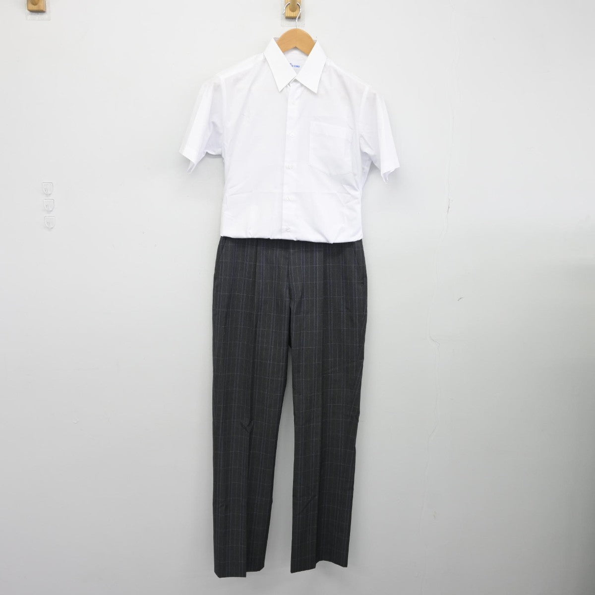 【中古】東京都 府中西高等学校 男子制服 2点（シャツ・ズボン）sf038708