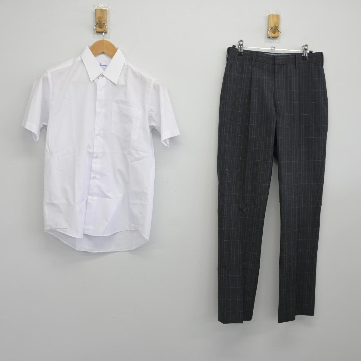 【中古】東京都 府中西高等学校 男子制服 2点（シャツ・ズボン）sf038708