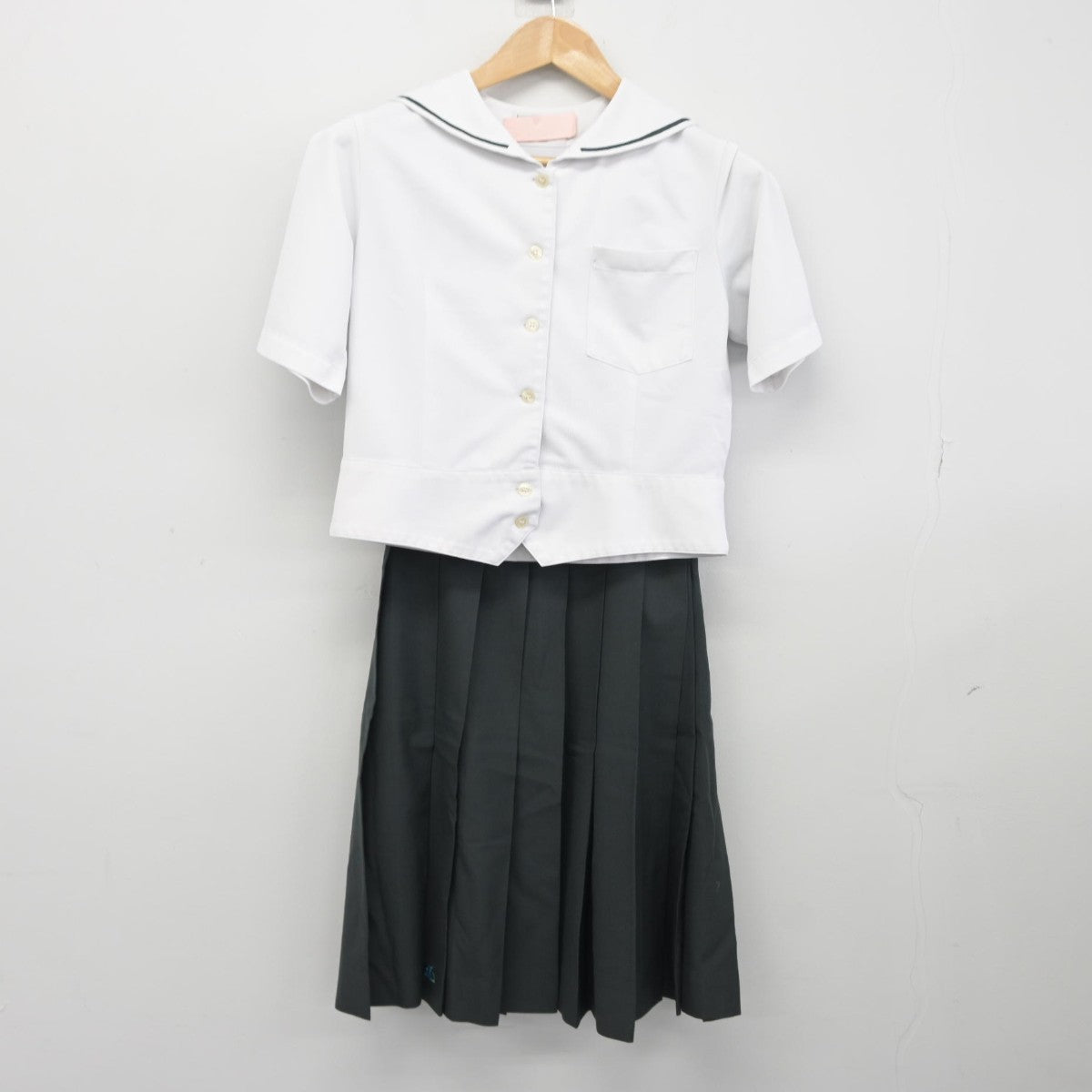 【中古】佐賀県 弘学館高等学校 女子制服 3点（セーラー服・セーラー服・スカート）sf038717