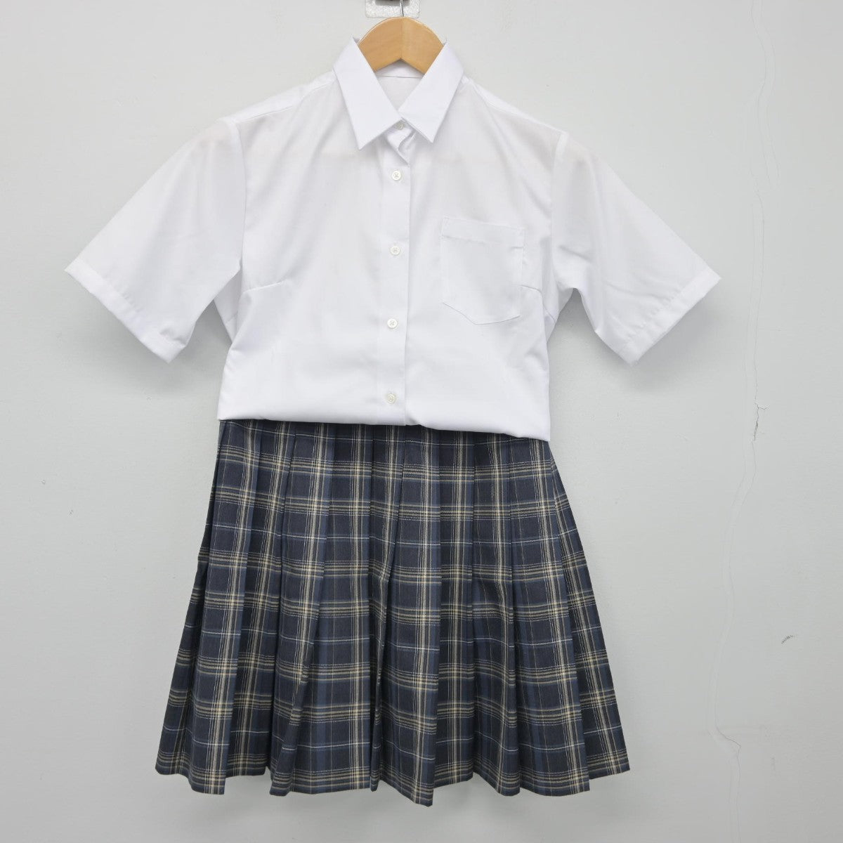 【中古】宮城県 八乙女中学校 女子制服 2点（シャツ・スカート）sf038752