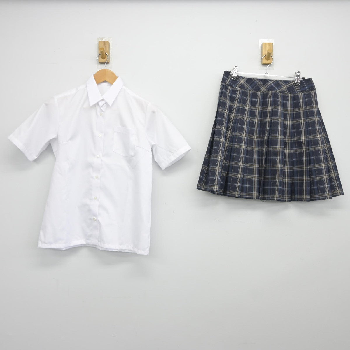 【中古】宮城県 八乙女中学校 女子制服 2点（シャツ・スカート）sf038752