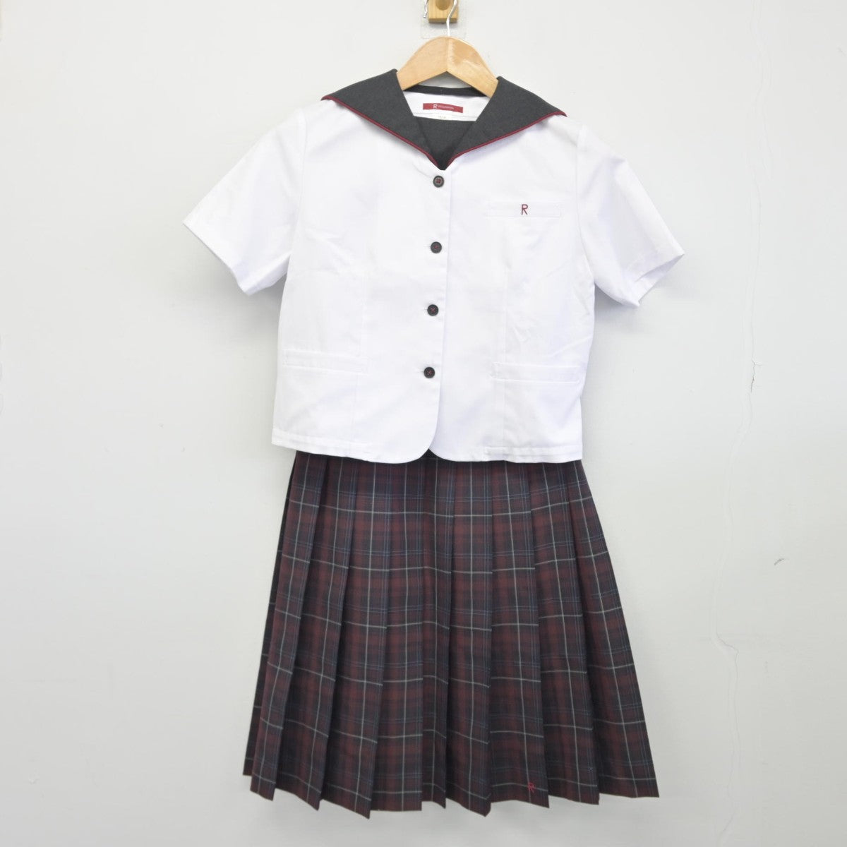 【中古】北海道 立命館慶祥中学校 女子制服 2点（セーラー服・スカート）sf038796