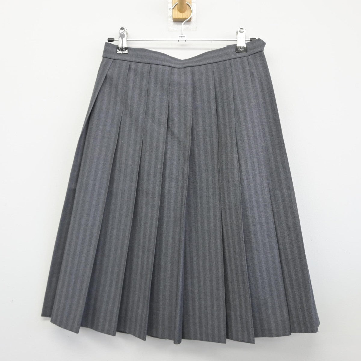 【中古】東京都 岩倉高等学校 女子制服 2点（ニットベスト・スカート）sf038831