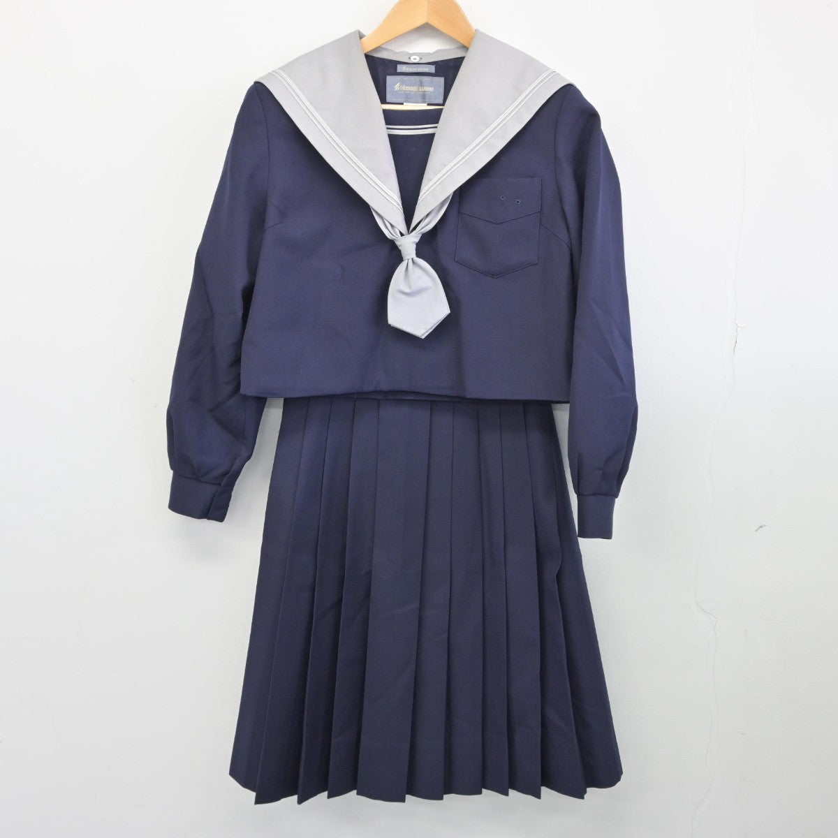 【中古】大阪府 四天王寺中学校高等学校 女子制服 3点（セーラー服・スカート）sf038849