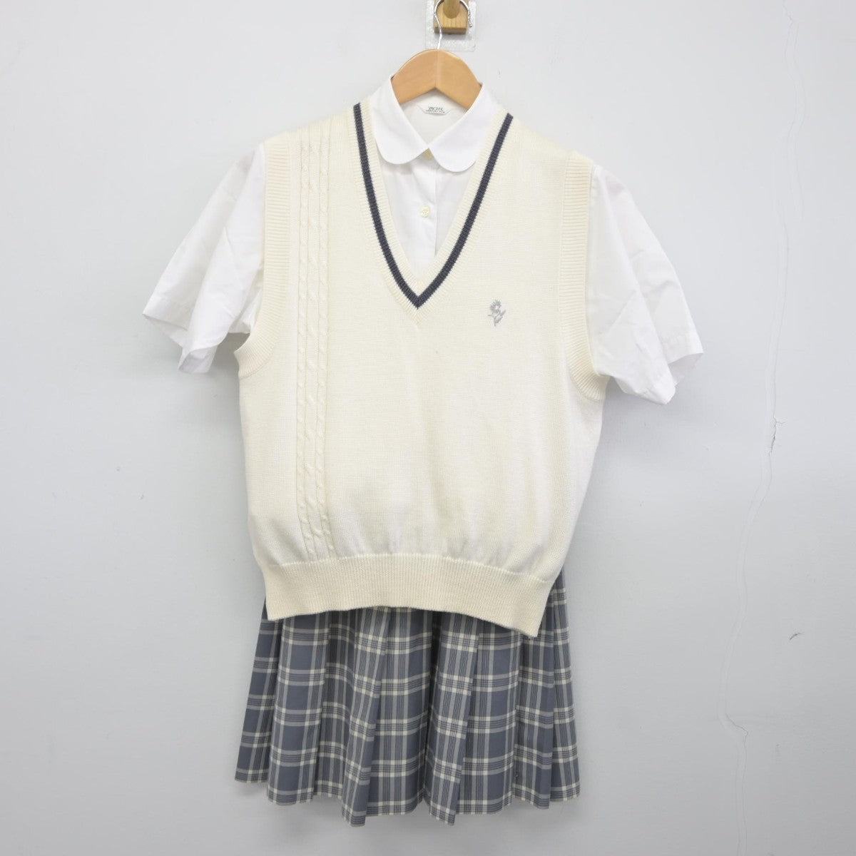 【中古】神奈川県 相模女子大学中学部高等部 女子制服 3点（ニットベスト・シャツ・スカート）sf038866