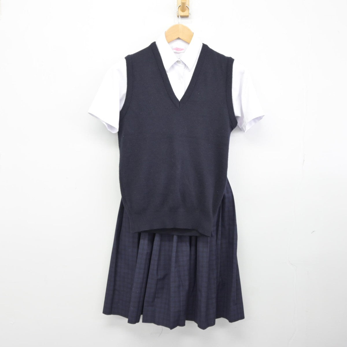 【中古】福岡県 福岡市立西陵中学校 女子制服 3点（ニットベスト・シャツ・スカート）sf038877