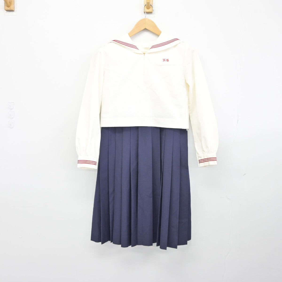 【中古】福岡県 博多女子中学校 女子制服 3点（セーラー服・セーラー服・ジャンパースカート）sf038931