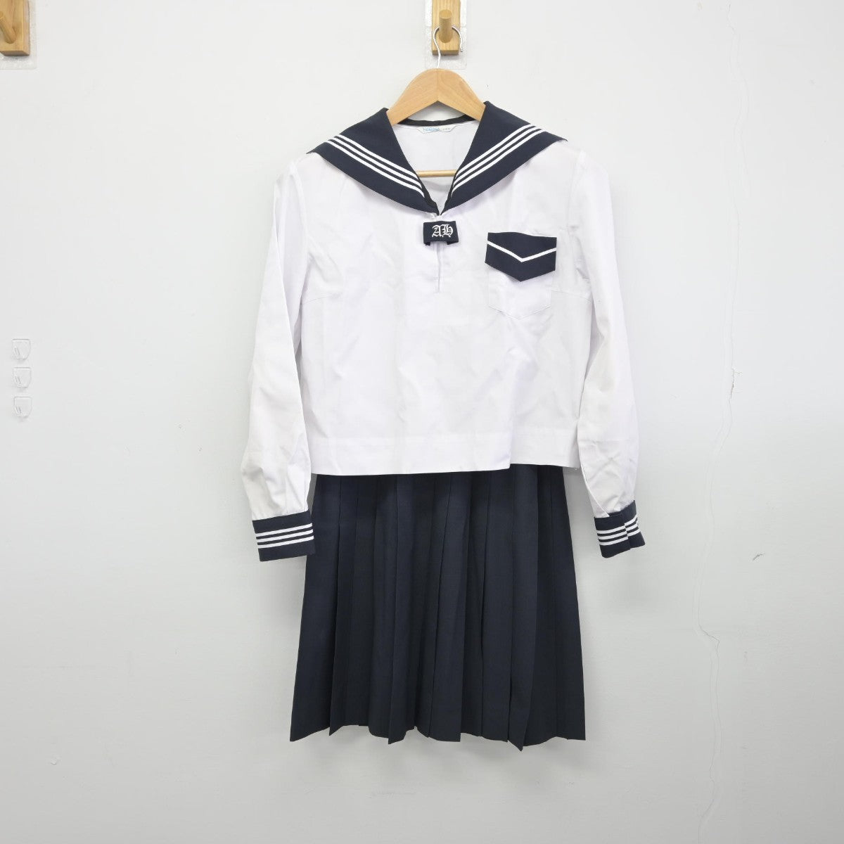 【中古】福島県 安達高等学校 女子制服 3点（セーラー服・セーラー服・スカート）sf038938