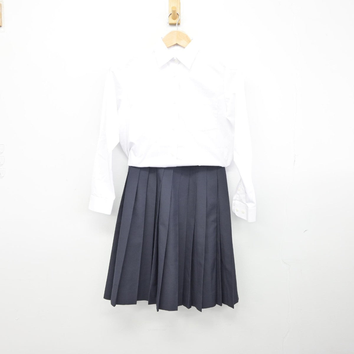 【中古】滋賀県 大津市立日吉中学校 女子制服 2点（シャツ・スカート）sf038945