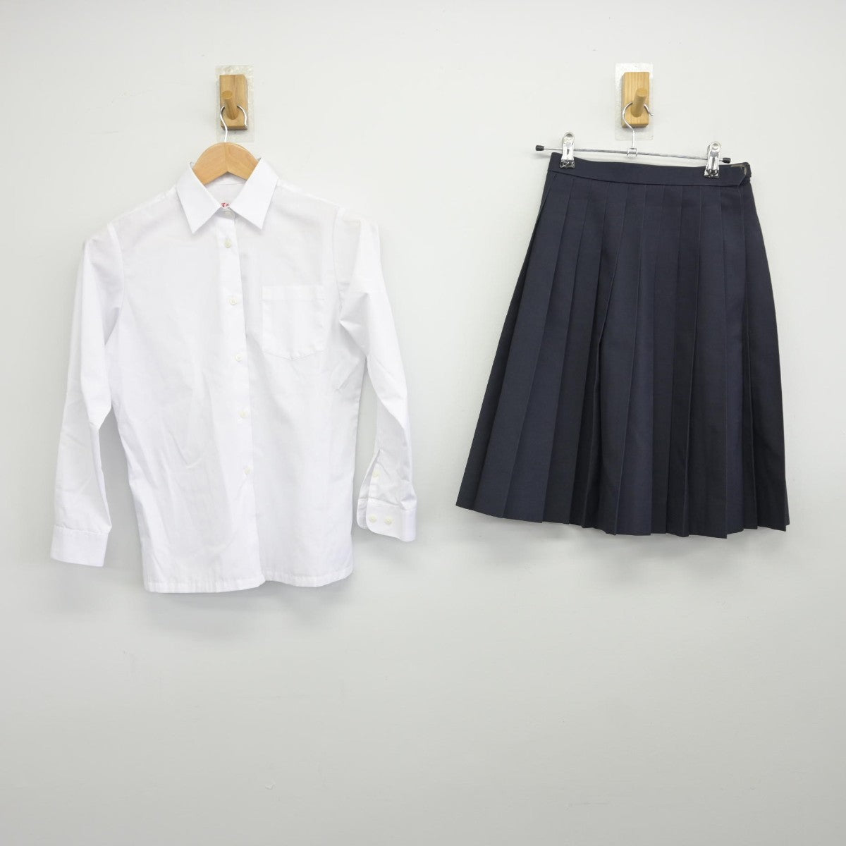 【中古】滋賀県 大津市立日吉中学校 女子制服 2点（シャツ・スカート）sf038945