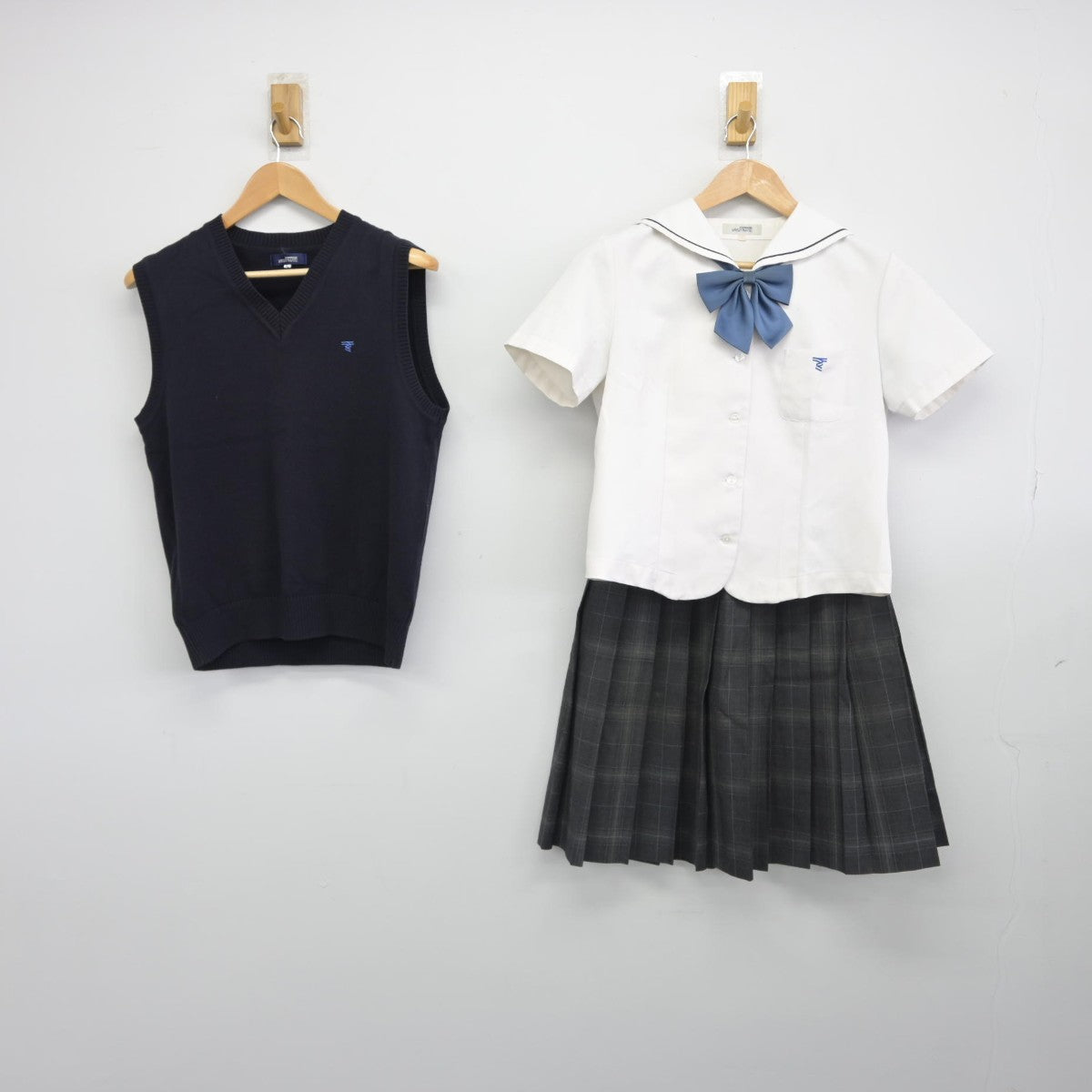 【中古】東京都 東海大学菅生高等学校 女子制服 4点（ニットベスト・セーラー服・スカート）sf038951