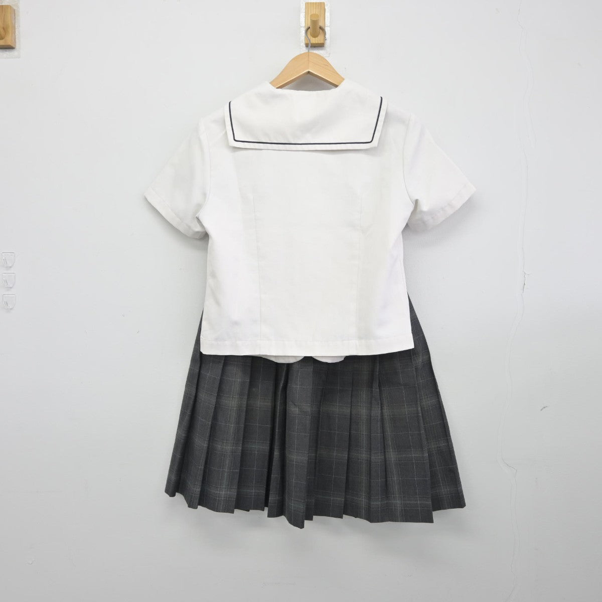 【中古】東京都 東海大学菅生高等学校 女子制服 4点（ニットベスト・セーラー服・スカート）sf038951