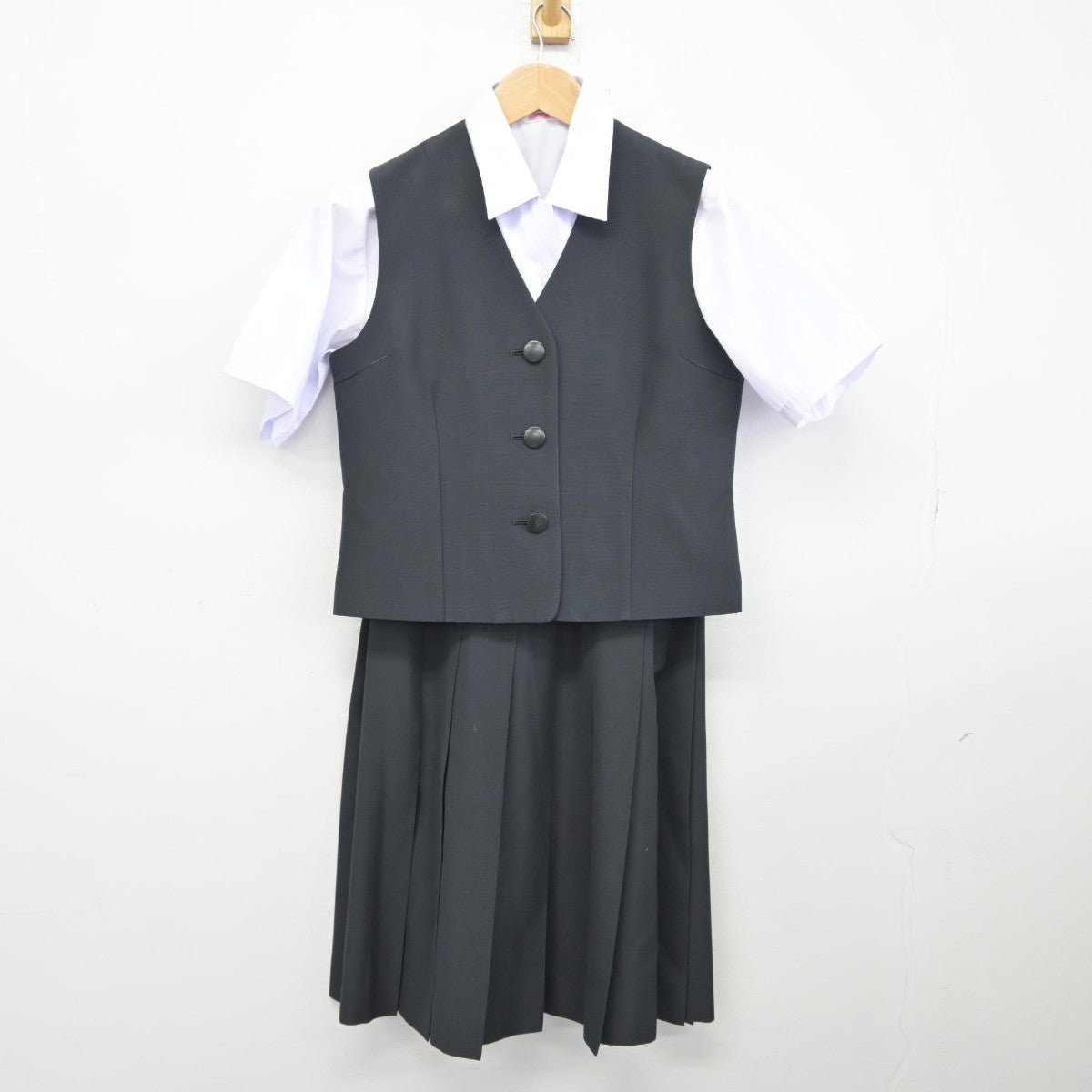 【中古】群馬県 前橋商業高等学校 女子制服 4点（ベスト・シャツ・スカート）sf038987