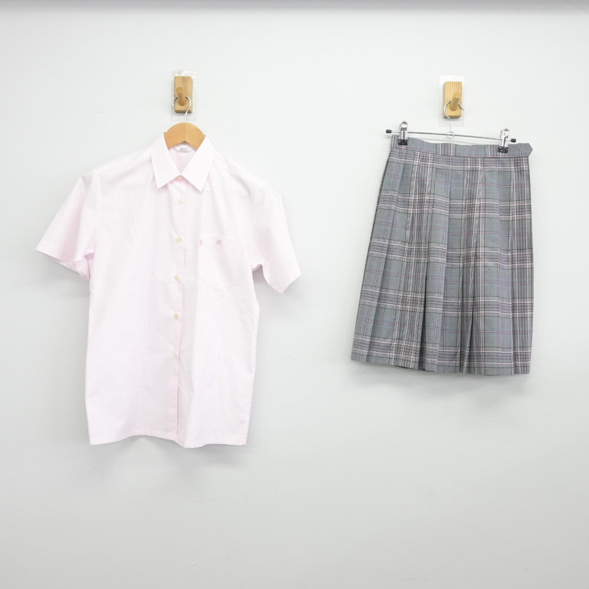 【中古】東京都 目黒学院高等学校 女子制服 2点（シャツ・スカート）sf039022