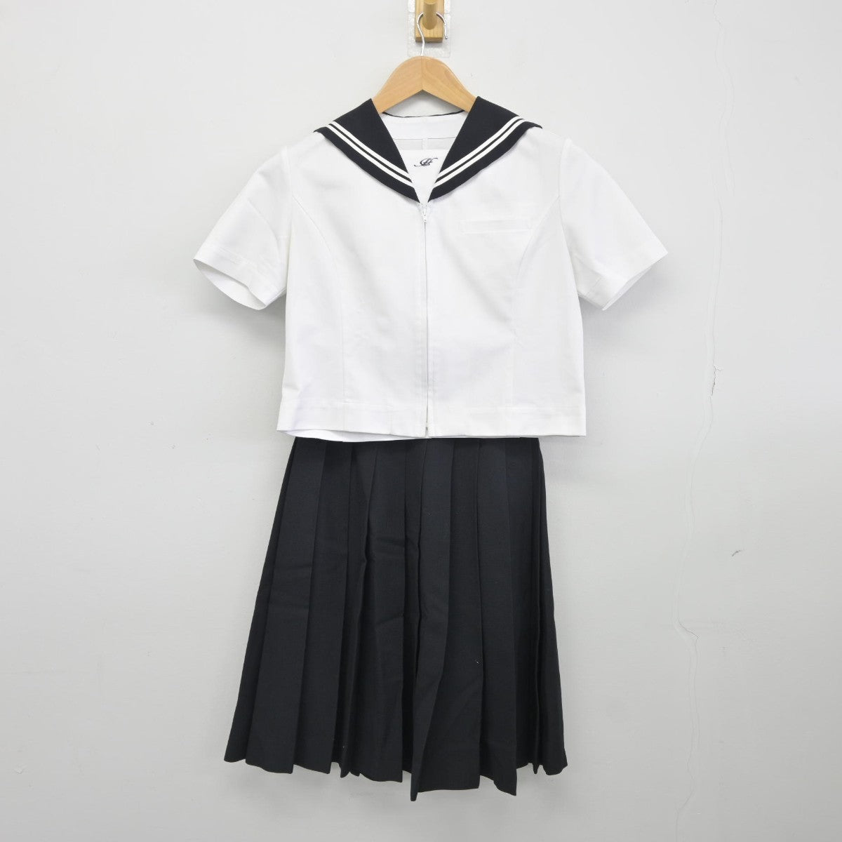 【中古】埼玉県 星野学園中学校 女子制服 4点（セーラー服・スカート）sf039026