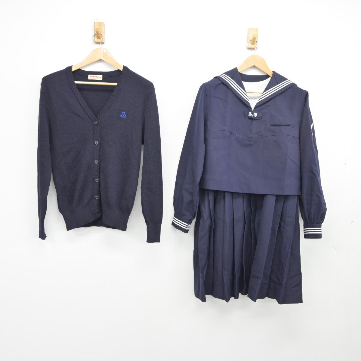 【中古】神奈川県 聖和学院中学校・_等学校 女子制服 3点（セーラー服・ニット・スカート）sf039034