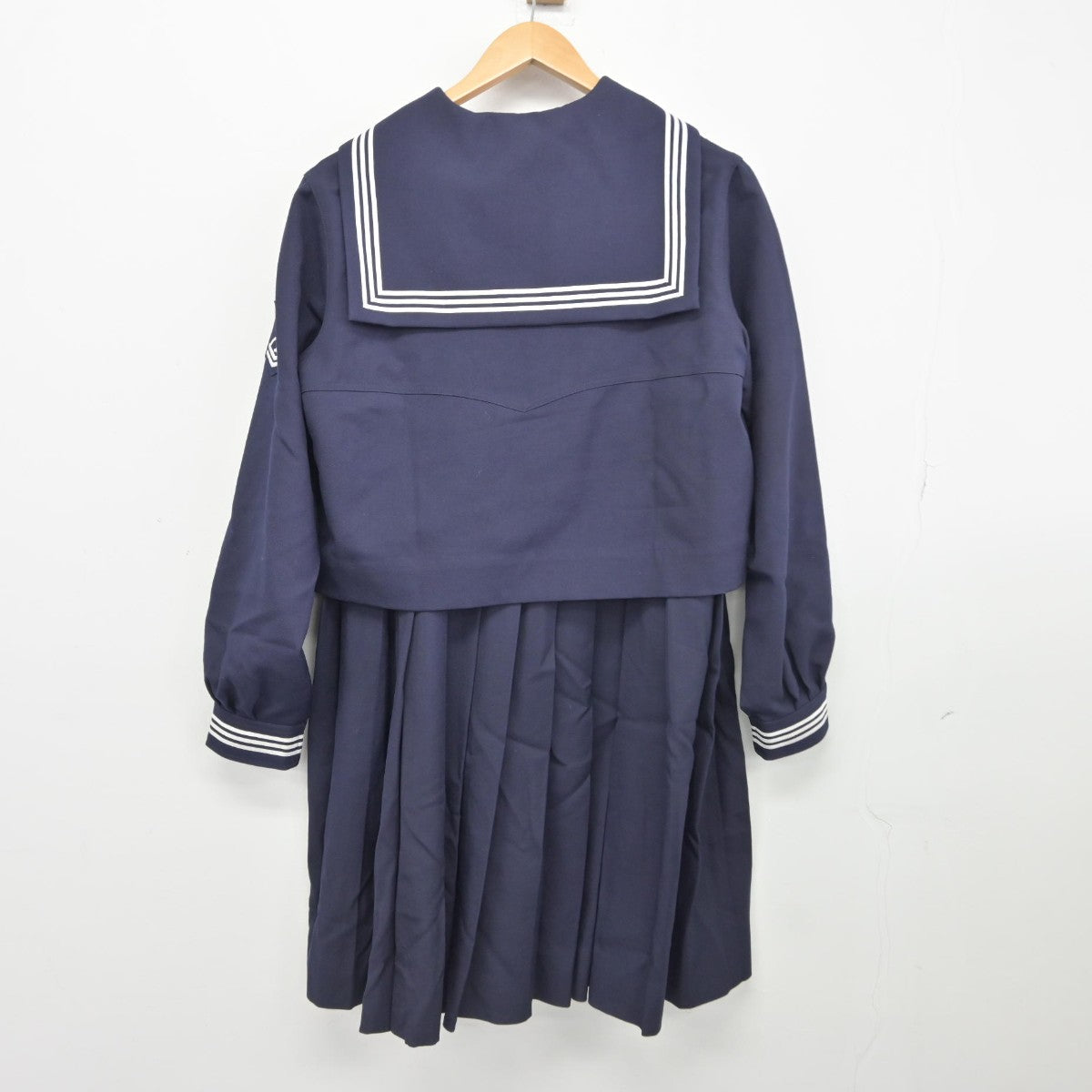 【中古】神奈川県 聖和学院中学校・_等学校 女子制服 3点（セーラー服・ニット・スカート）sf039034