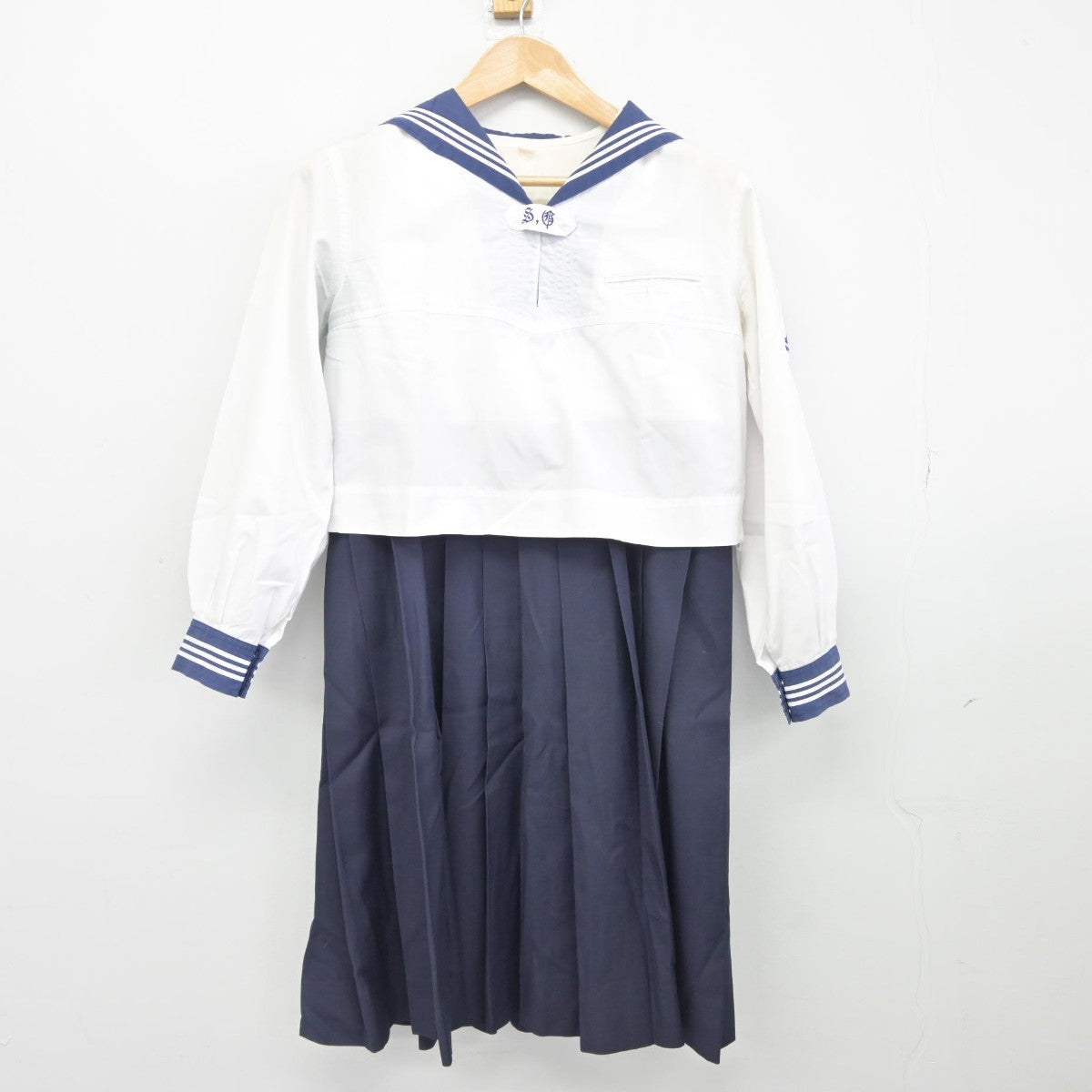 【中古】神奈川県 聖和学院中学校・_等学校 女子制服 4点（セーラー服・スカート）sf039035