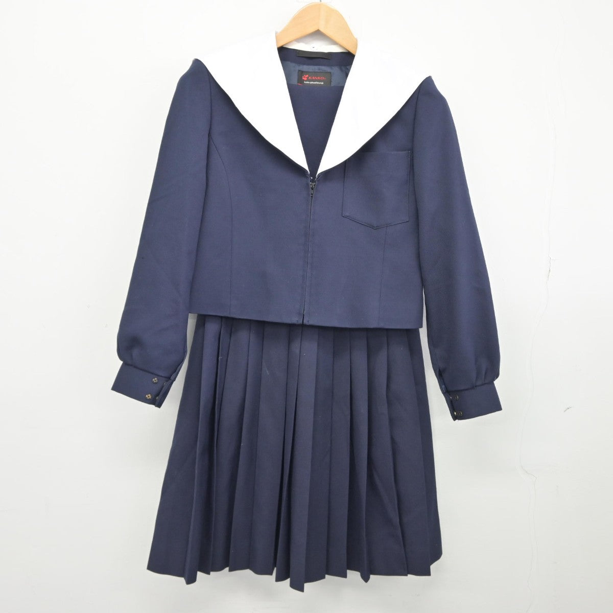 【中古】愛知県 宝神中学校 女子制服 2点（セーラー服・スカート）sf039054