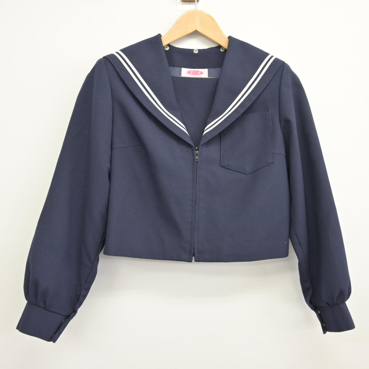 【中古】愛知県 宝神中学校 女子制服 2点（セーラー服・スカート）sf039055