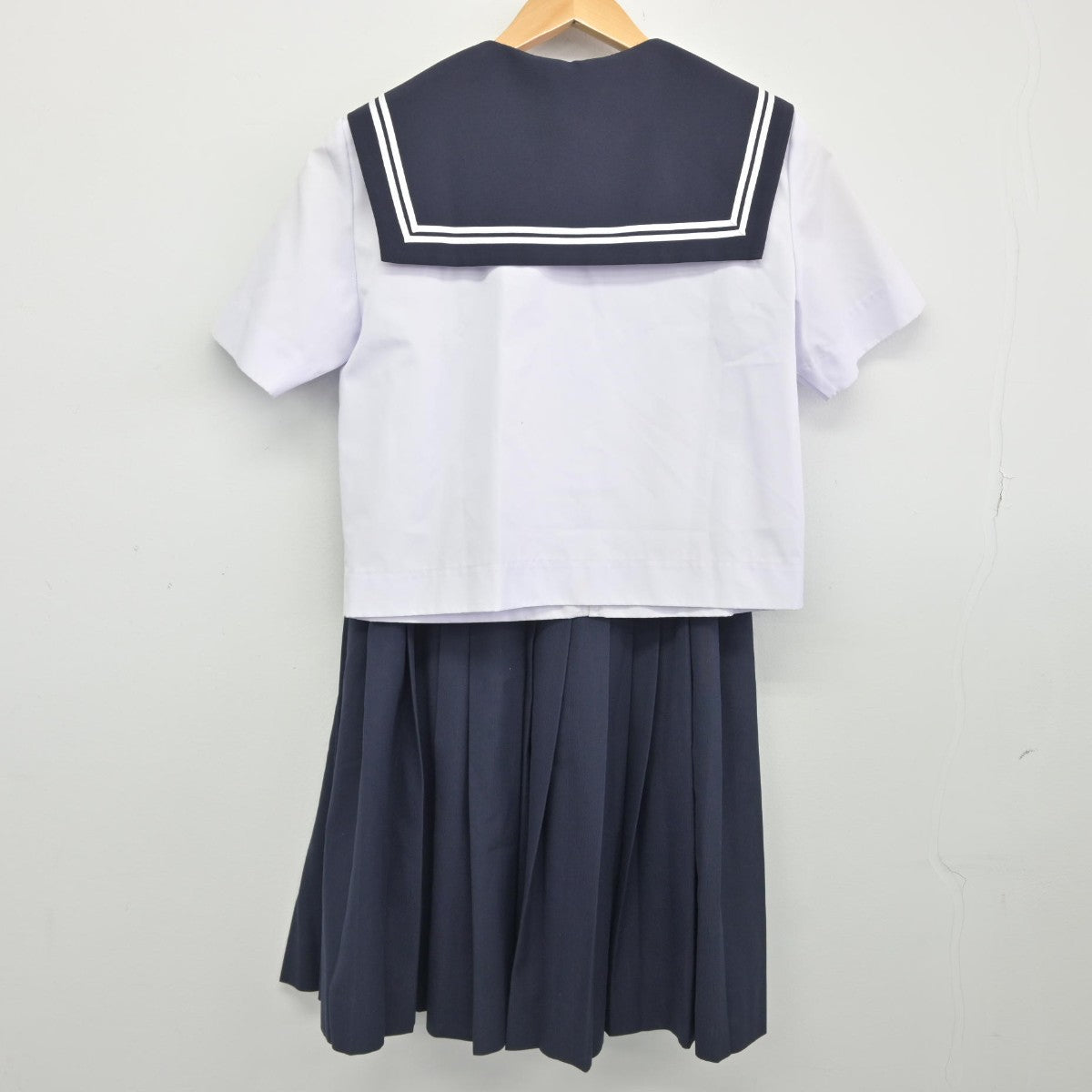 【中古】愛知県 宝神中学校 女子制服 3点（セーラー服・スカート）sf039056