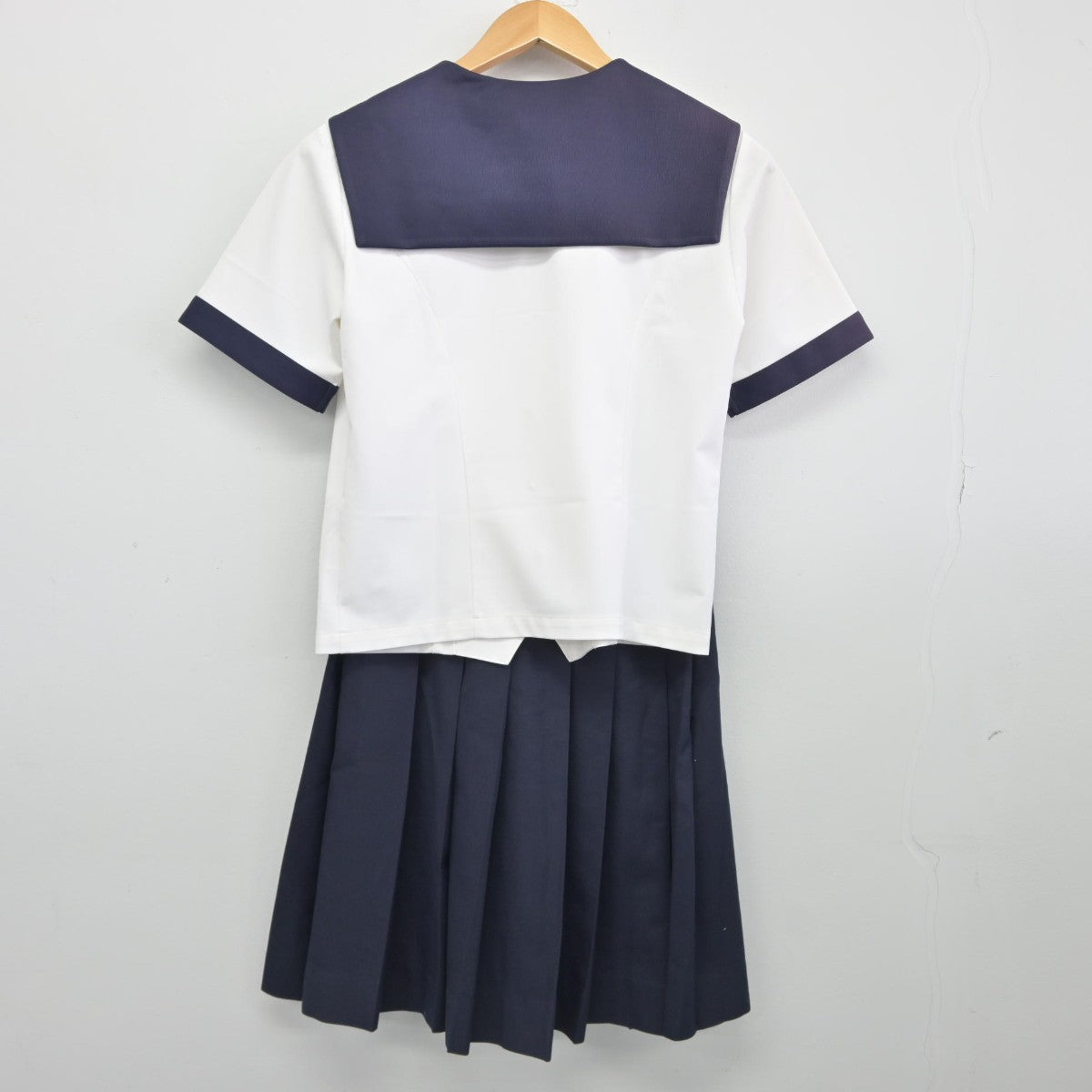 【中古】愛知県 名古屋商業高等学校 女子制服 2点（セーラー服・スカート）sf039059