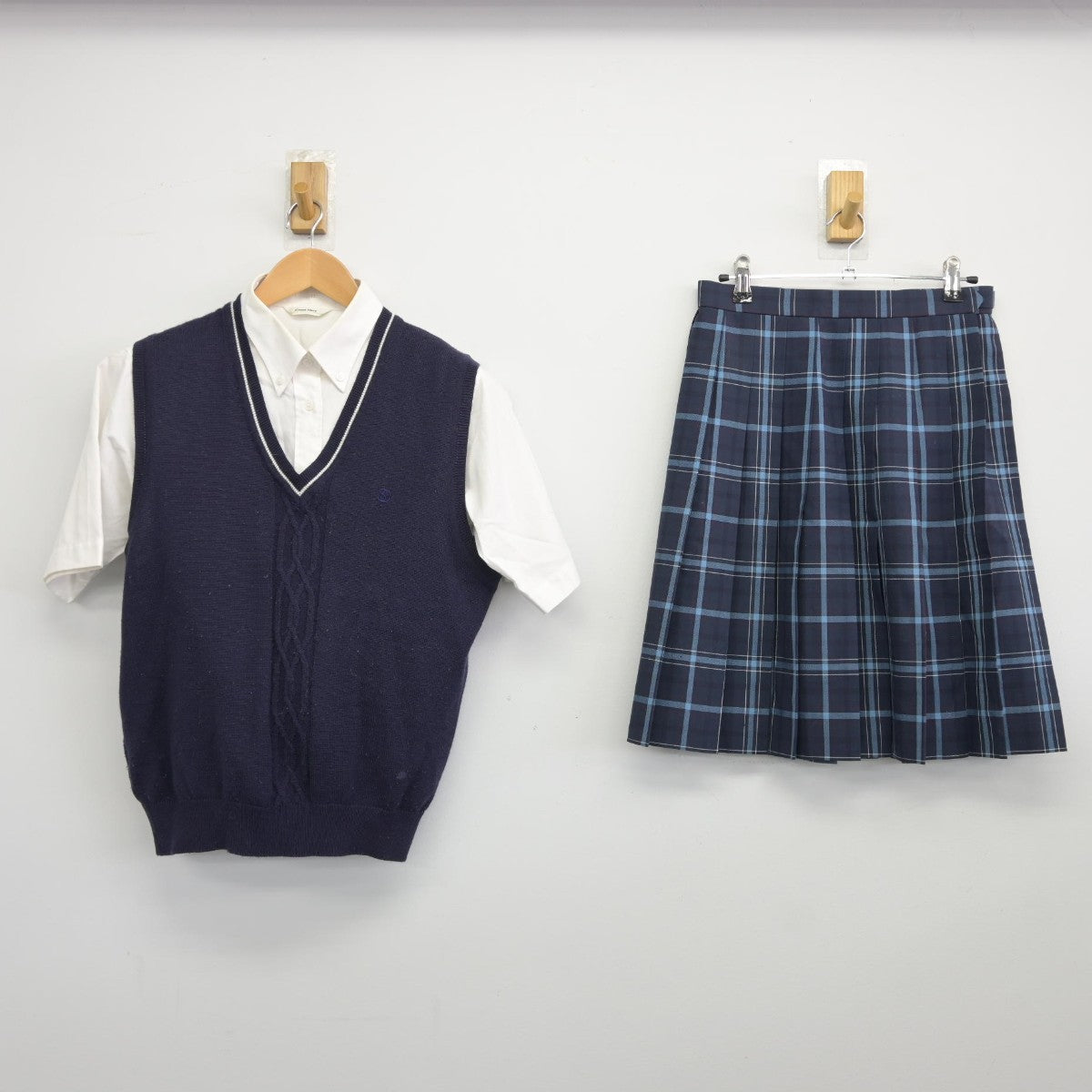 【中古】千葉県 西武台千葉高等学校 女子制服 3点（ニットベスト・シャツ・スカート）sf039067