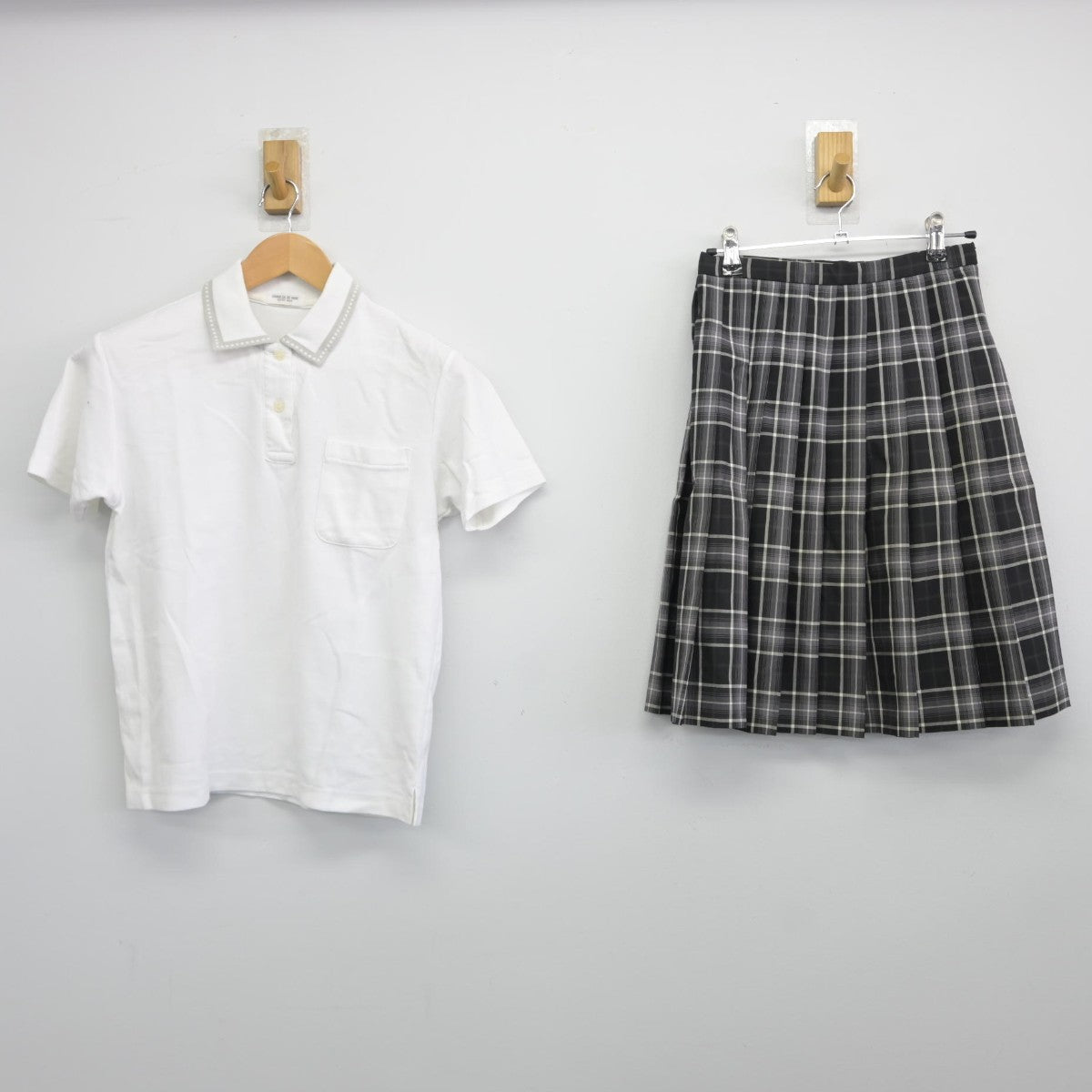 【中古】東京都 神戸龍谷高等学校 女子制服 2点（シャツ・スカート）sf039078