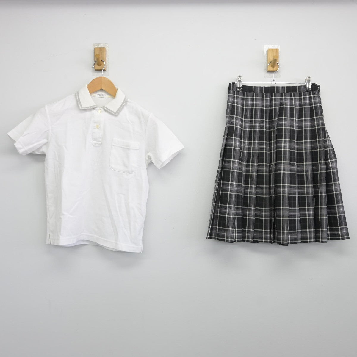 【中古】と 神戸龍谷高等学校 女子制服 2点（シャツ・スカート）sf039081