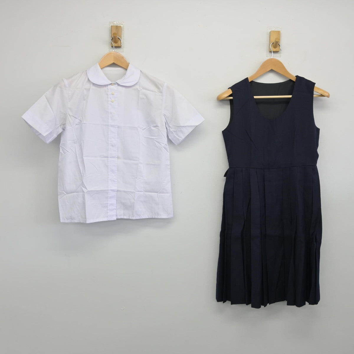 【中古】東京都 千代田女学園高等学校 女子制服 2点（ジャンパースカート・シャツ）sf039120