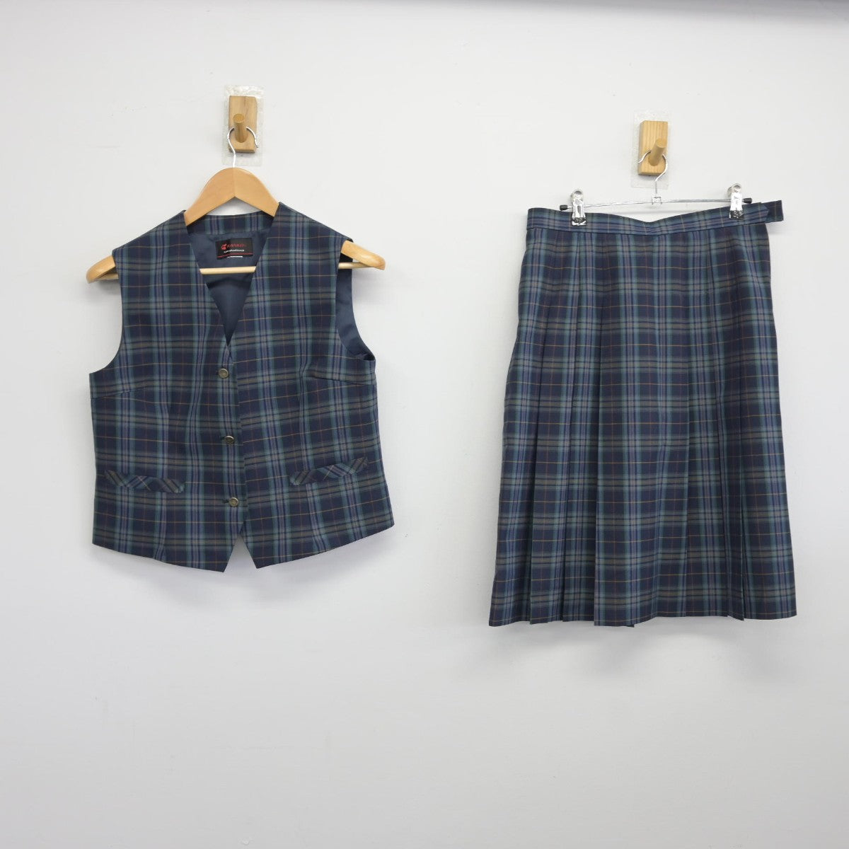 【中古】宮城県 蒲町中学校 女子制服 2点（ベスト・スカート）sf039129