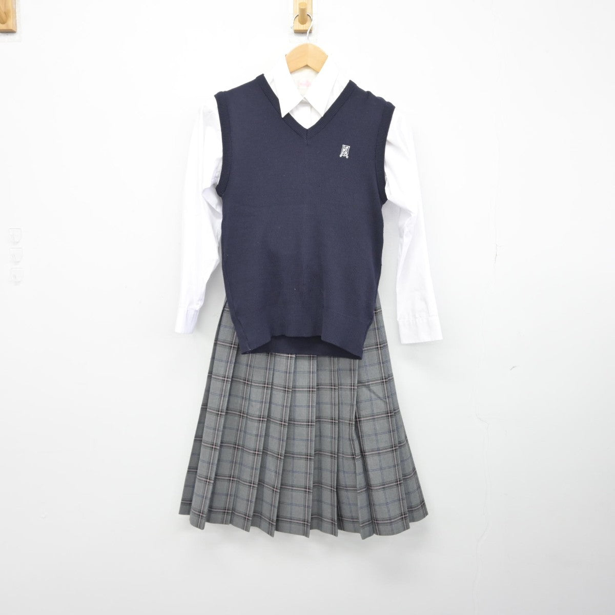 【中古】東京都 開進第三中学校 女子制服 3点（シャツ・ニットベスト・スカート）sf039146