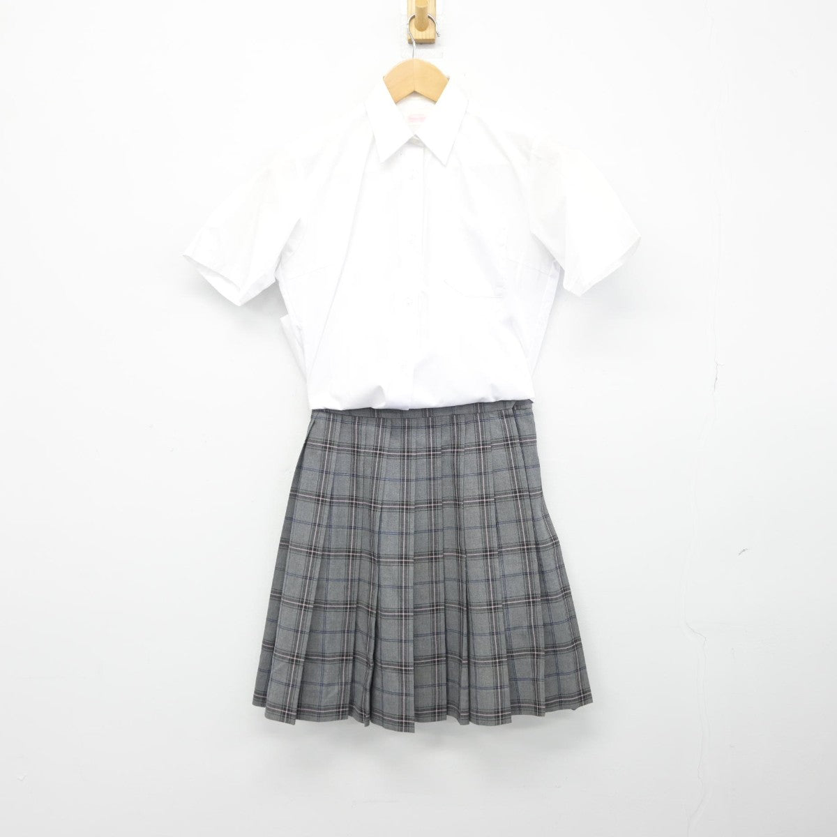 【中古】東京都 開進第三中学校 女子制服 2点（シャツ・スカート）sf039147