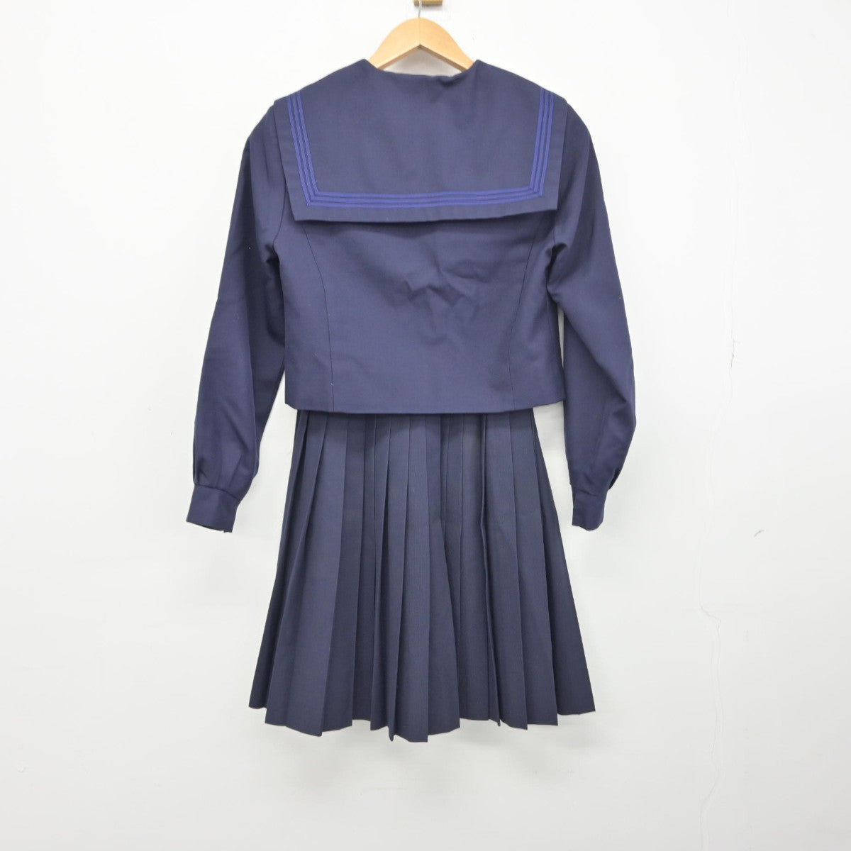 【中古】和歌山県 桐蔭高等学校 女子制服 2点（セーラー服・スカート）sf039151