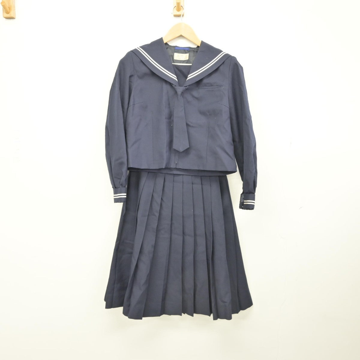 【中古】千葉県 稲毛中学校 女子制服 3点（セーラー服・スカート）sf039156