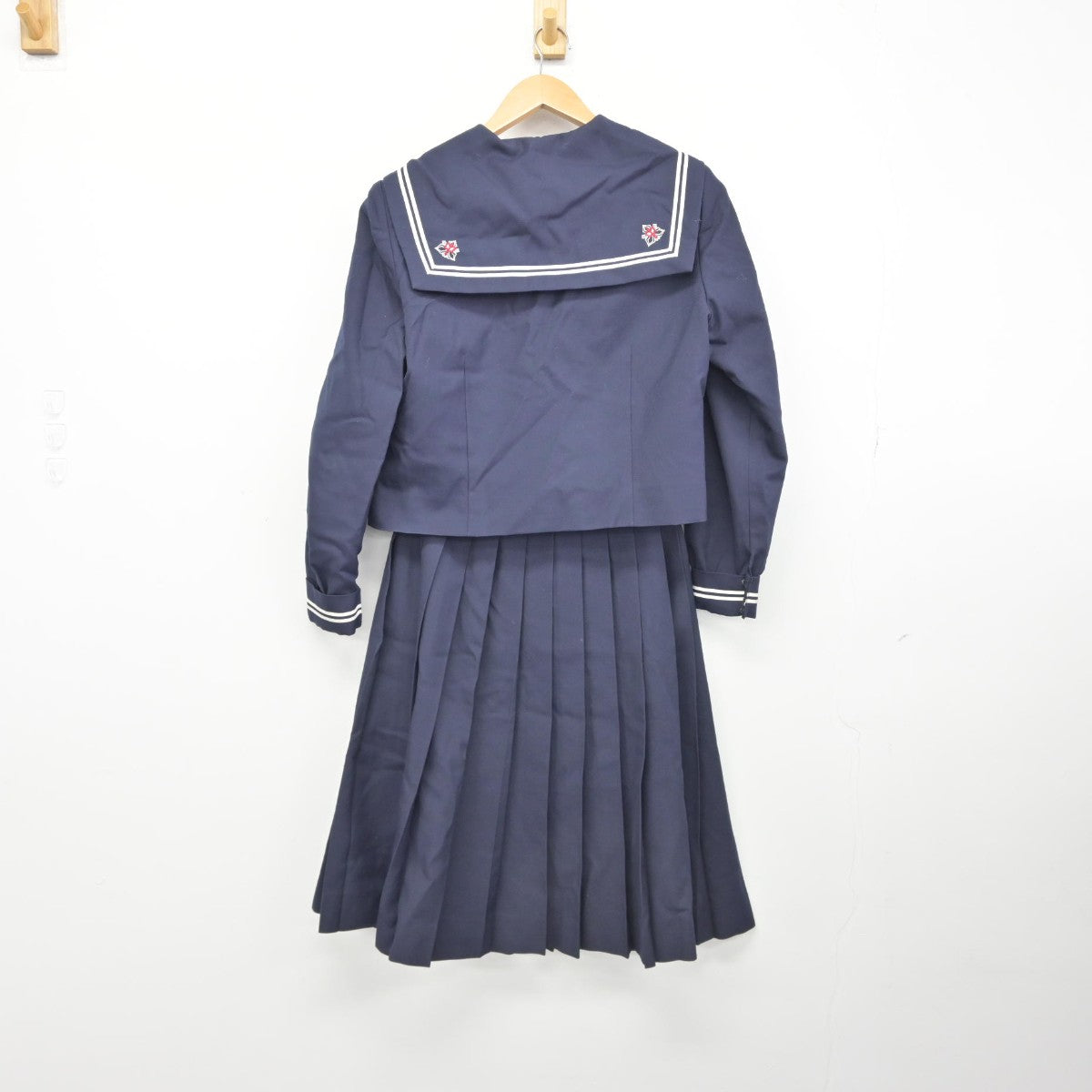 【中古】千葉県 稲毛中学校 女子制服 3点（セーラー服・スカート）sf039156