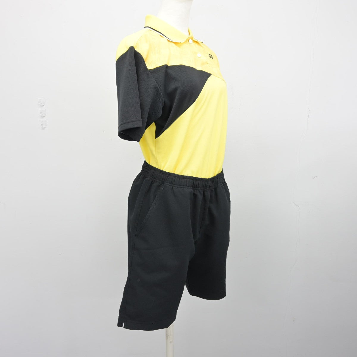 【中古】兵庫県 笹原中学校/テニス部ユニフォーム 女子制服 2点（部活ユニフォーム 上・部活ユニフォーム 下）sf039177