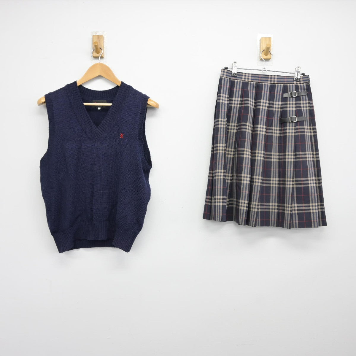 【中古】群馬県 藤岡北高等学校 女子制服 2点（ニットベスト・スカート）sf039187