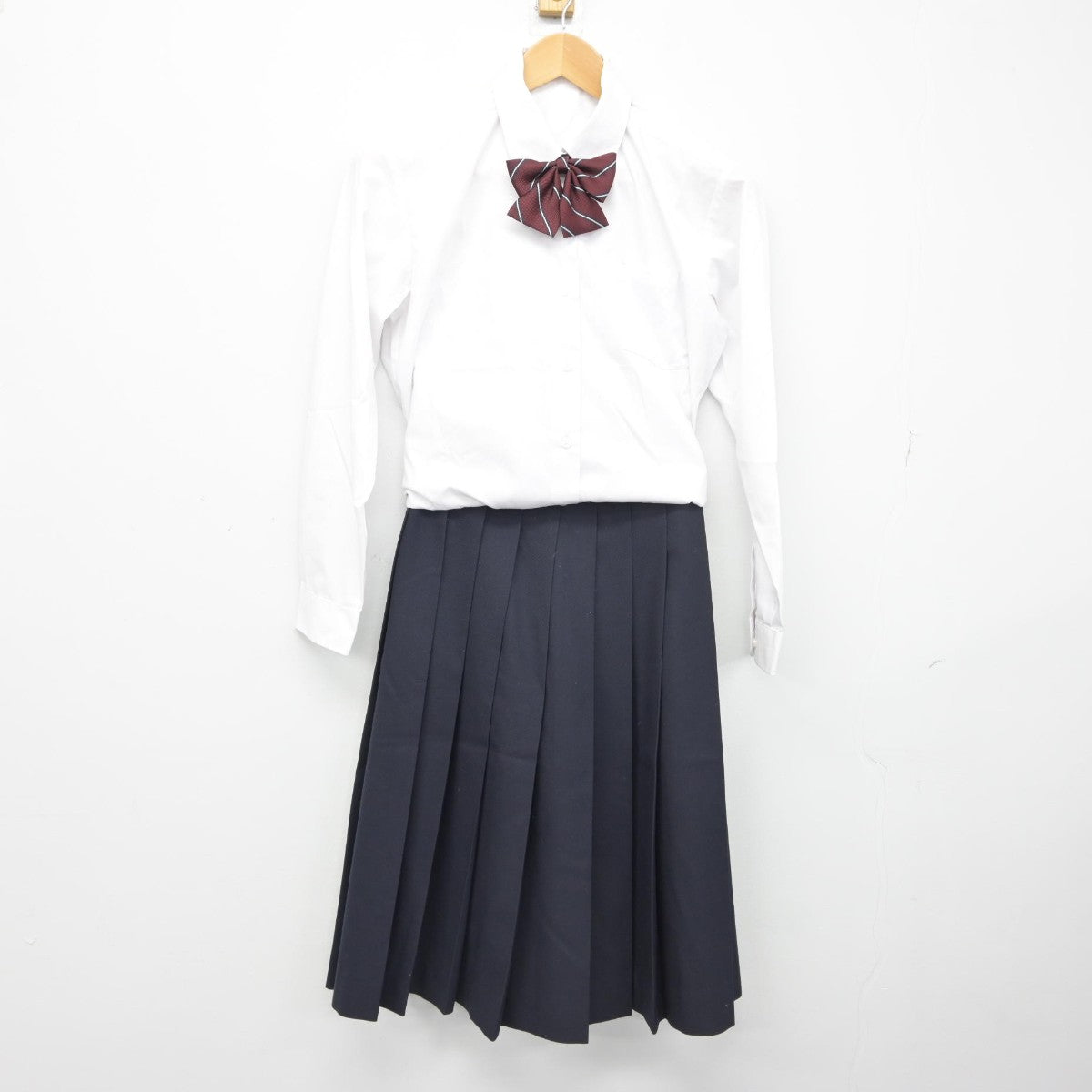 【中古】埼玉県 上尾市立上尾中学校 女子制服 4点（ブレザー・シャツ・スカート）sf039218