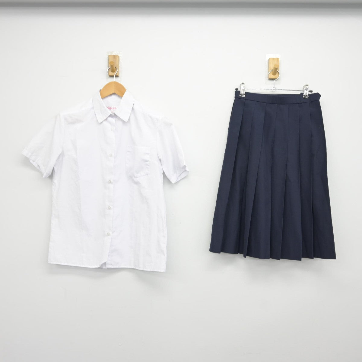 【中古】埼玉県 上尾市立上尾中学校 女子制服 2点（シャツ・スカート）sf039221