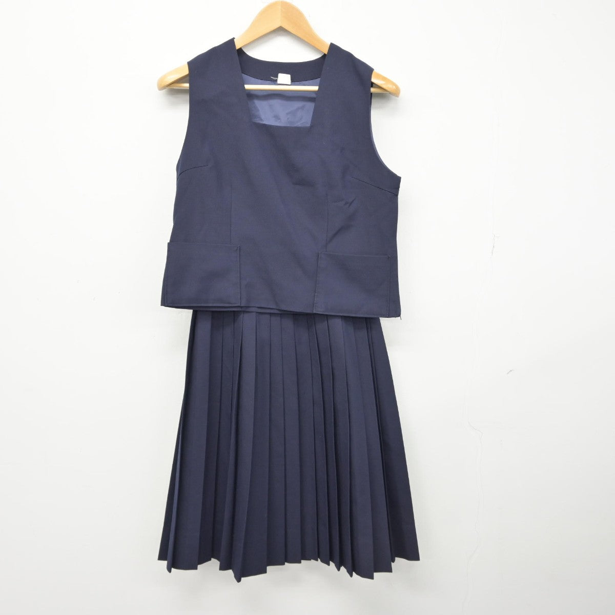 【中古】兵庫県 姫路市立灘中学校 女子制服 3点（ベスト・ベスト・スカート）sf039231