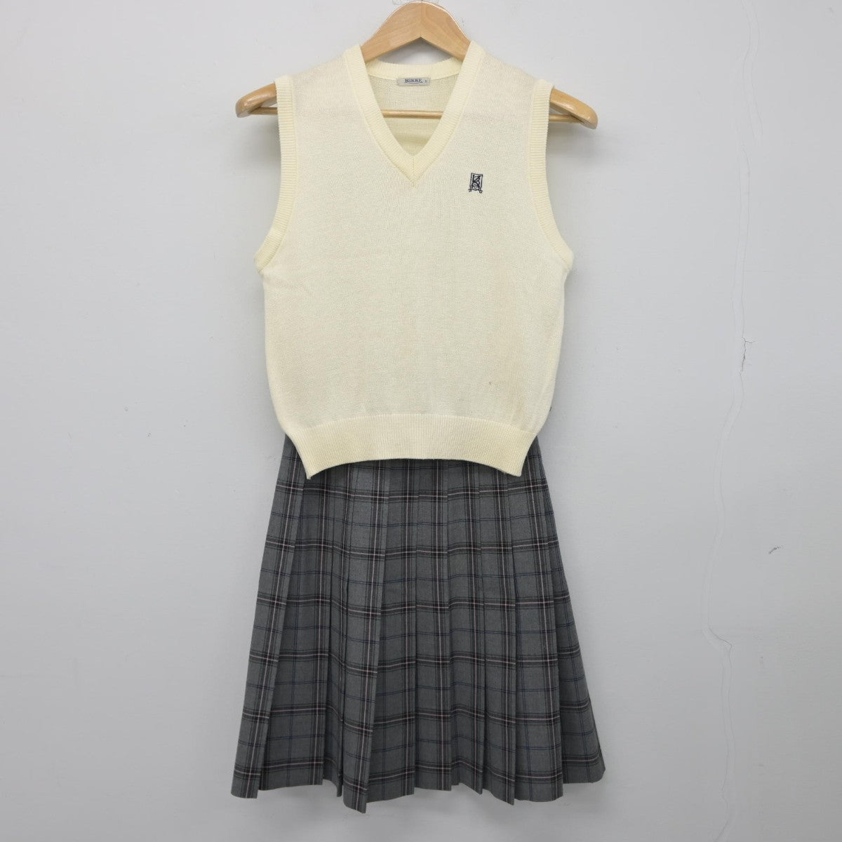 【中古】東京都 開進第三中学校 女子制服 2点（ニットベスト・スカート）sf039255