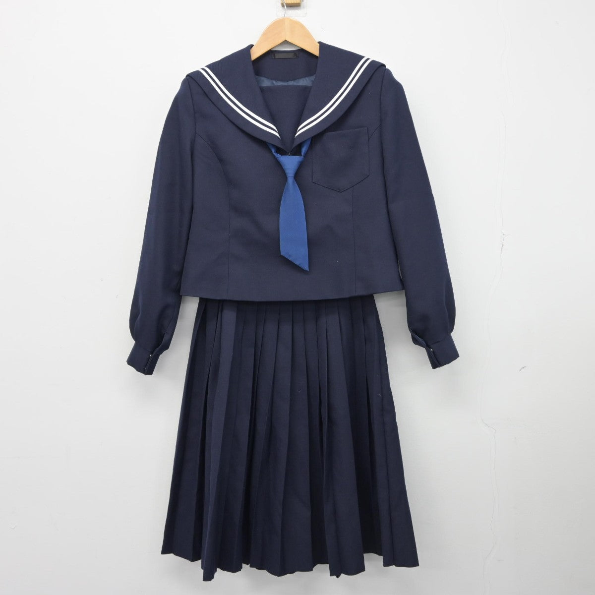 【中古】和歌山県 岩出第二中学校 女子制服 3点（セーラー服・スカート）sf039272